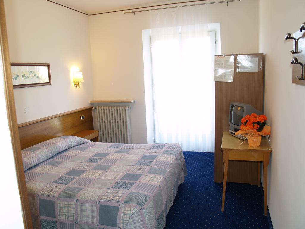Hotel Rosalpina Рива дел Гарда Екстериор снимка